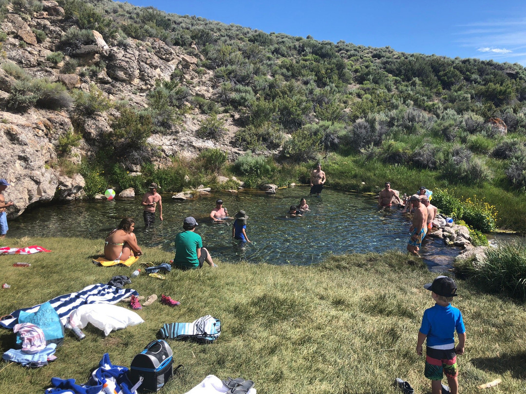 Frontier Pack Train-六月湖必去景点