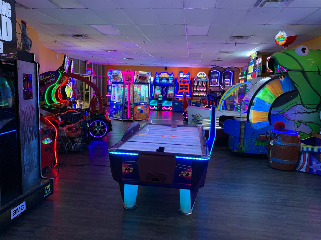 Strike Zone Bowling Lanes景点图片