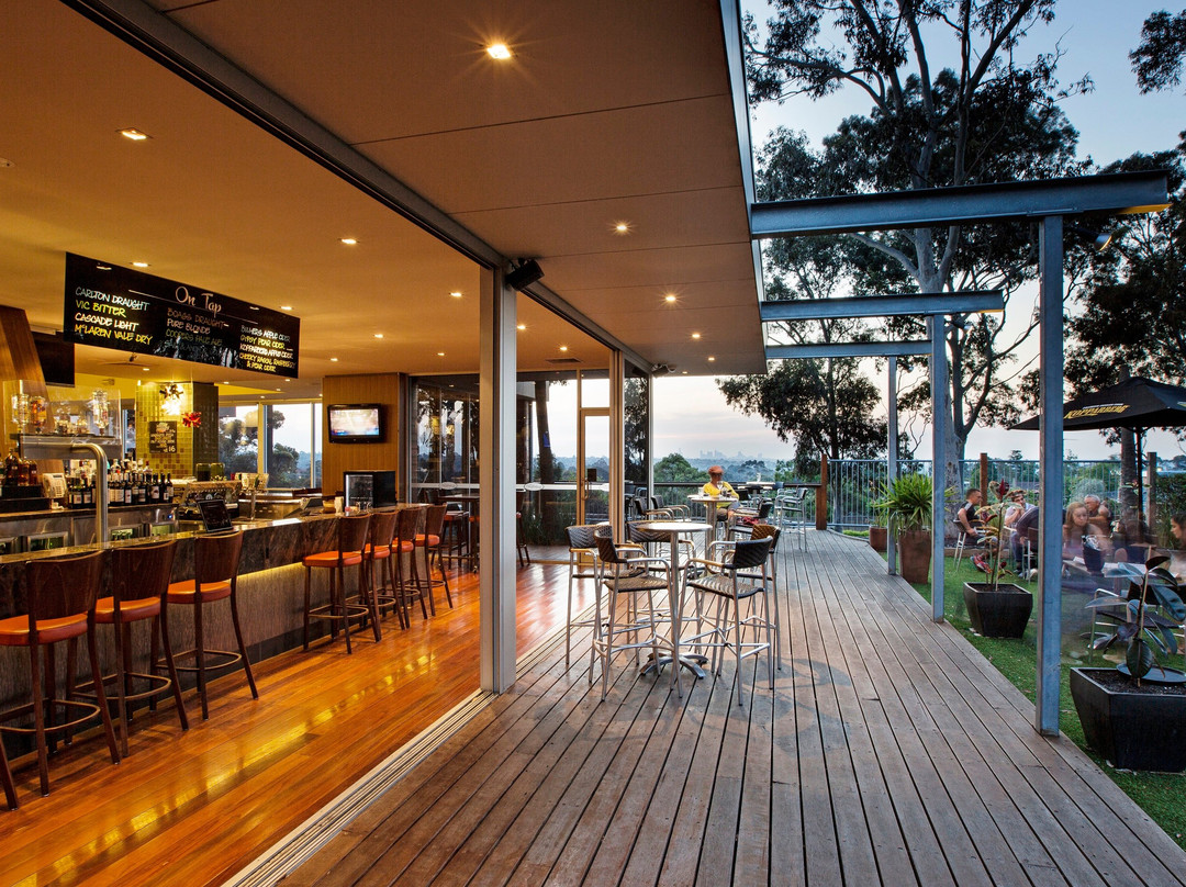 Nightcap at Shoppingtown Hotel主图