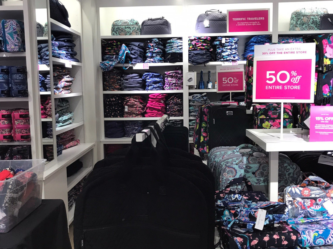 Lake George Plaza Outlet Center-乔治湖必去景点