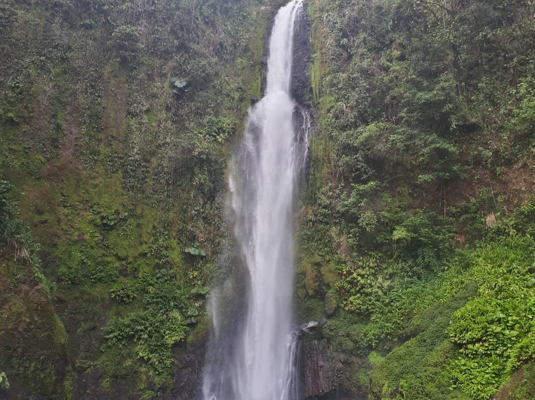 Waterfall La Muralla景点图片