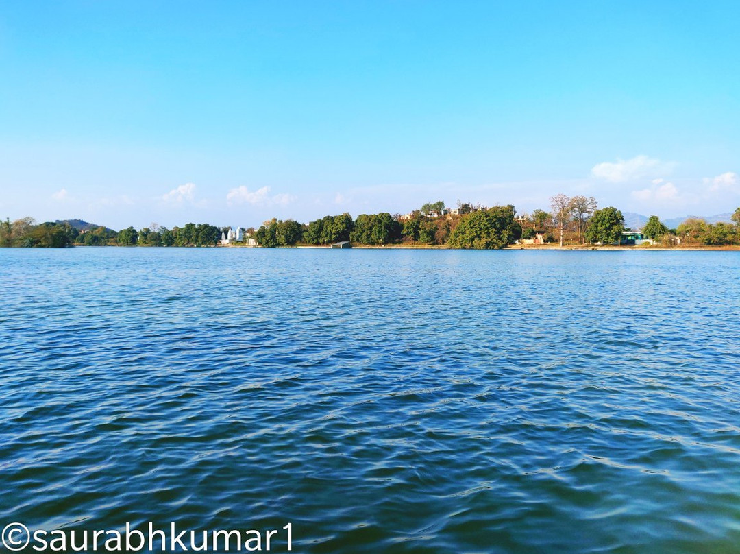 Surinsar Lake景点图片