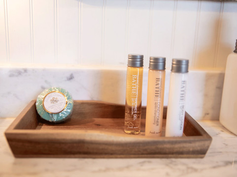 红色大门旅馆主图