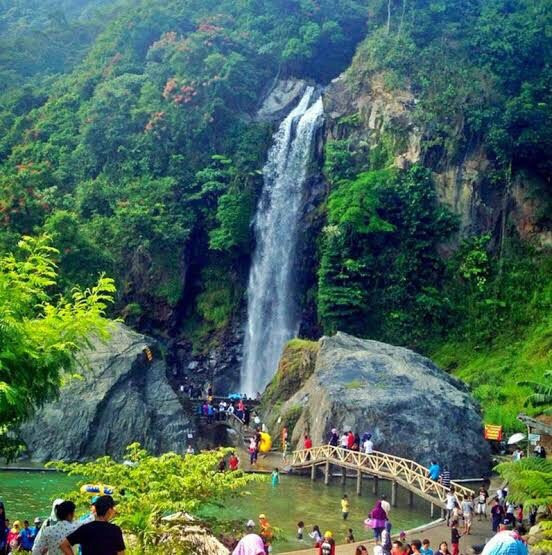 Bidadari Waterfall景点图片