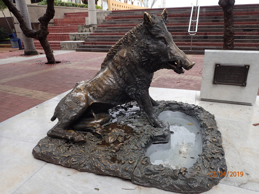 Wild Boars Sculpture景点图片