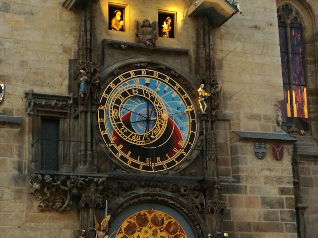 色温兹多红椅酒店主图