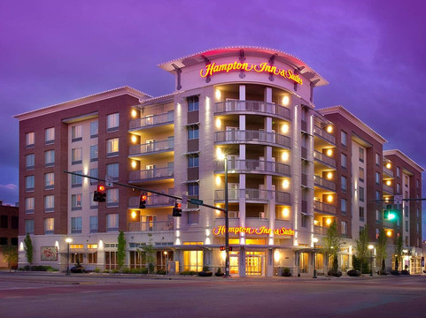 查塔努加市中心欢朋套房酒店主图