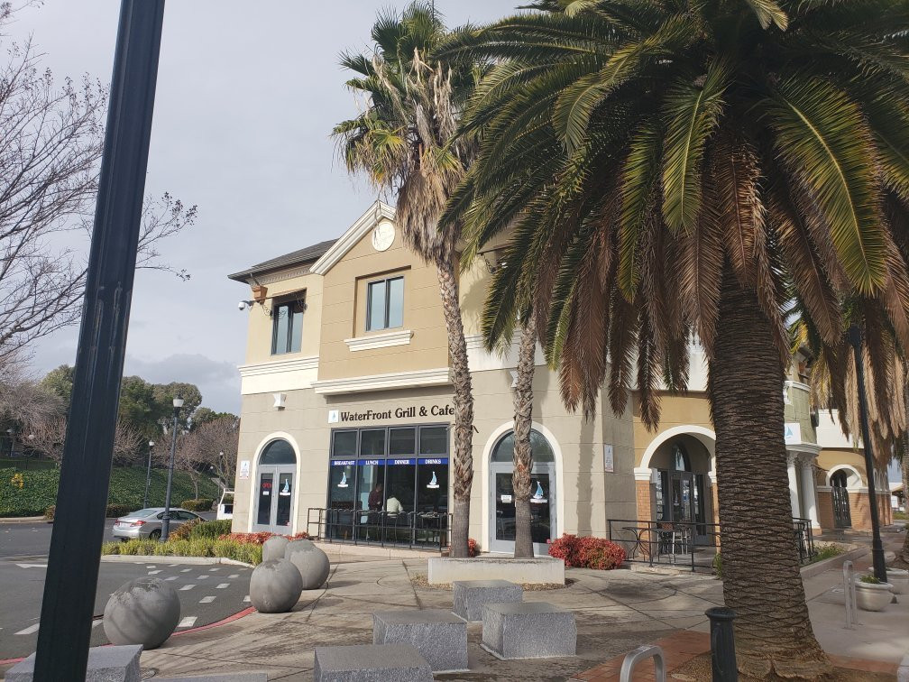 Waterfront Grill & Cafe