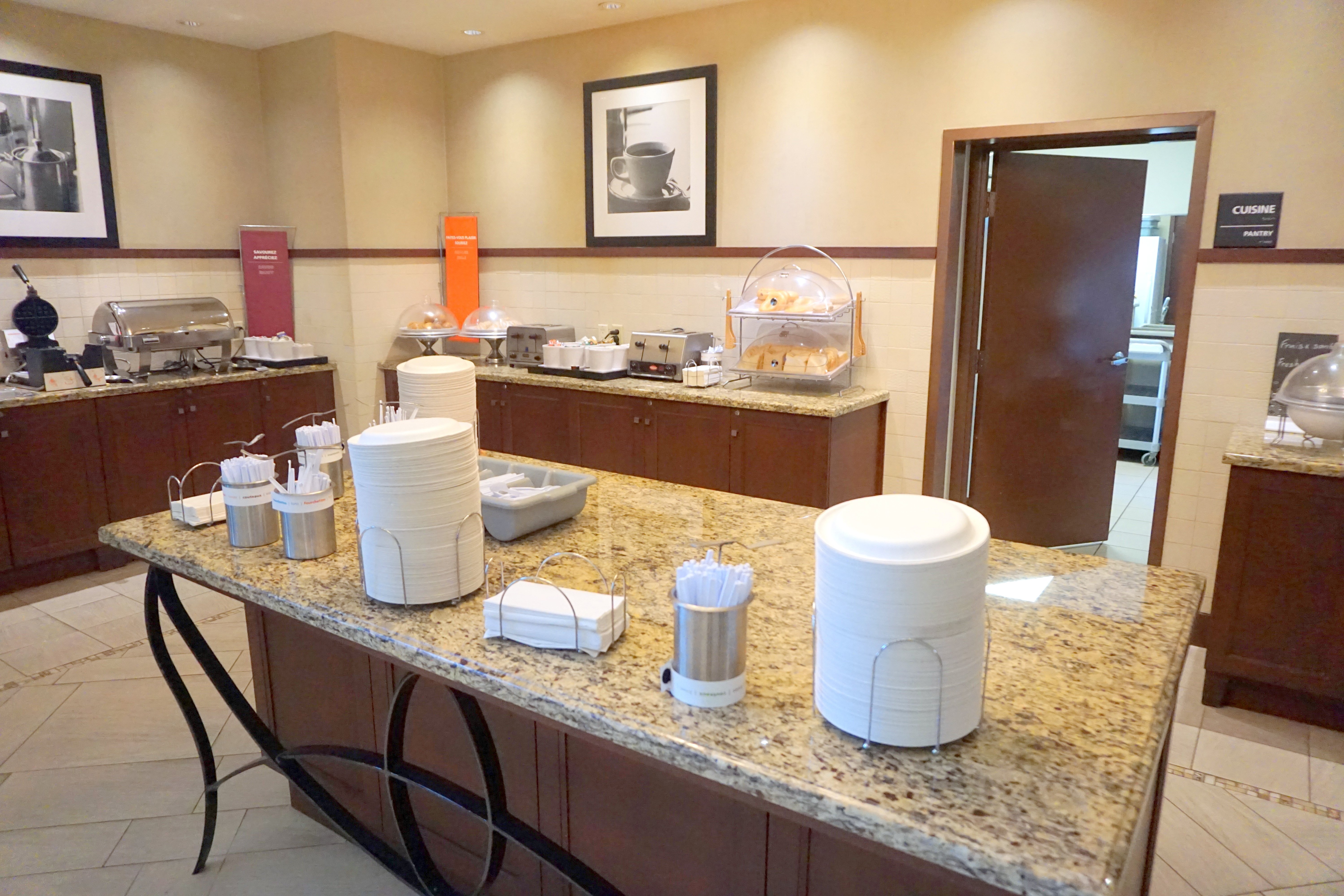 Hampton Inn & Suites By Hilton Laval (210125)-餐饮