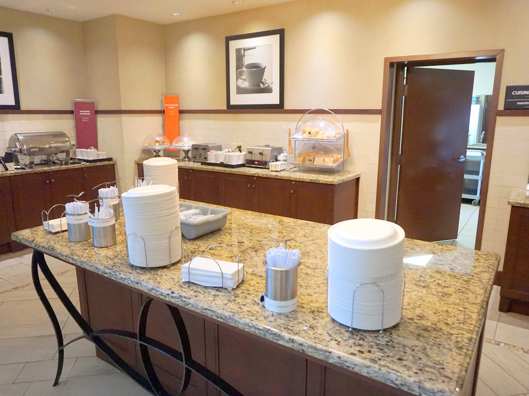 Hampton Inn & Suites By Hilton Laval (210125)主图