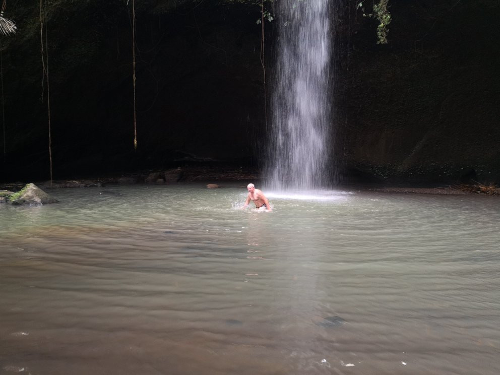 Singsing Waterfall景点图片