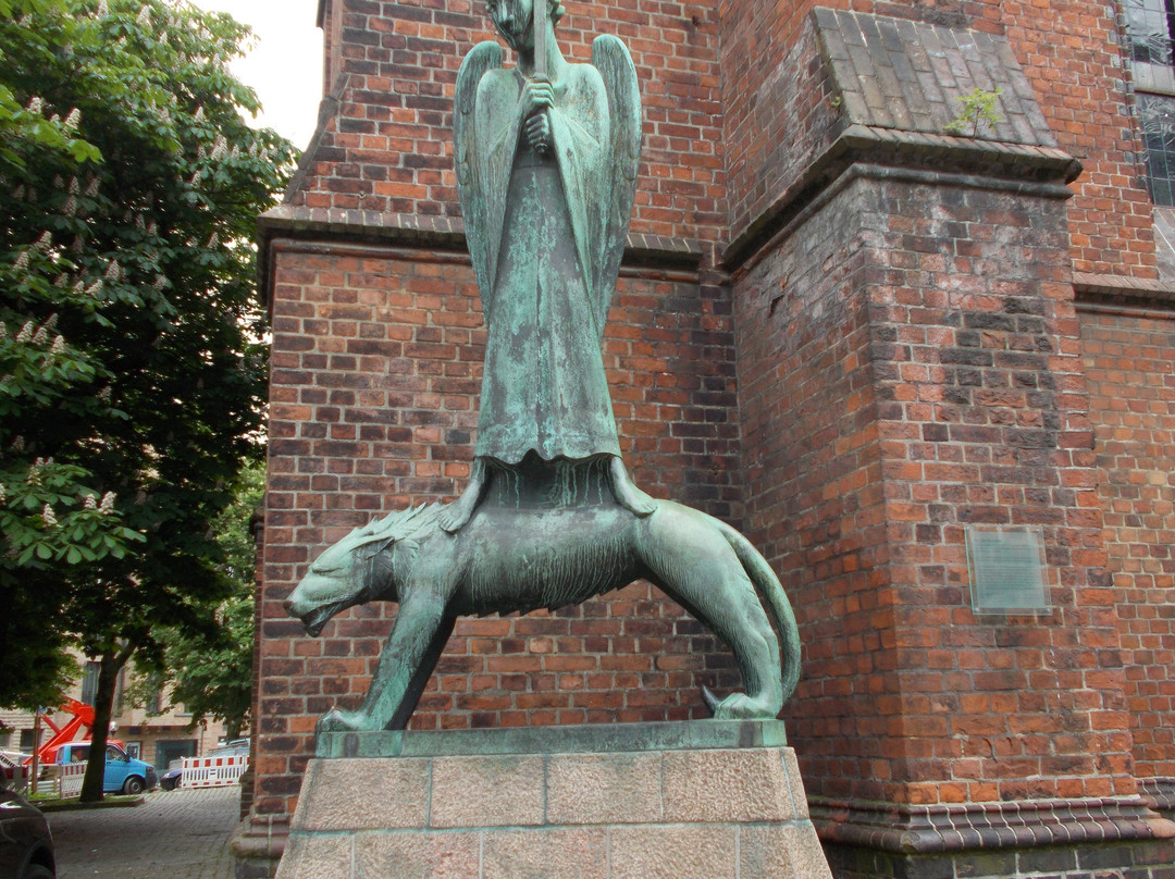 Bronzestandbild Geistkämpfer-基尔必去景点