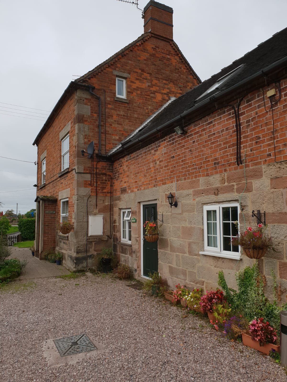 Tythe Barn House-官方