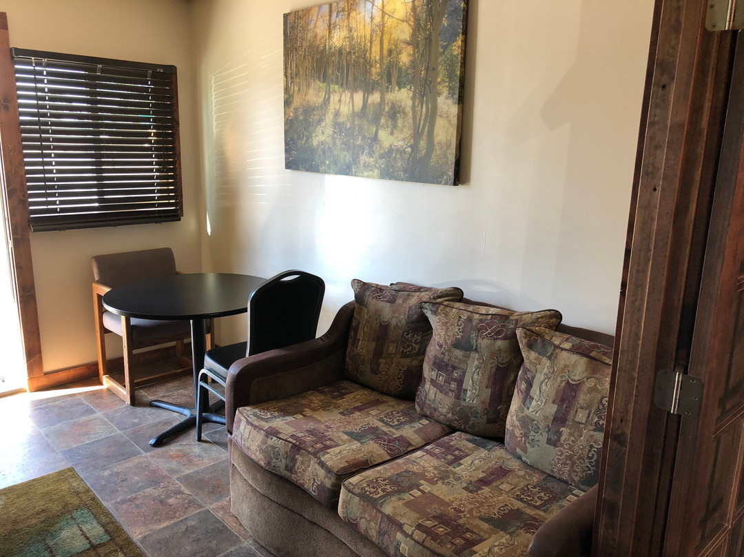 B&B Riverside Motel