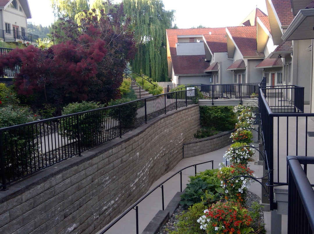 The Castle At Swan Lake主图