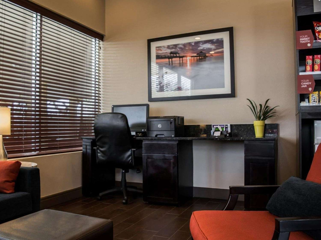 Comfort Suites Clearwater - Dunedin主图