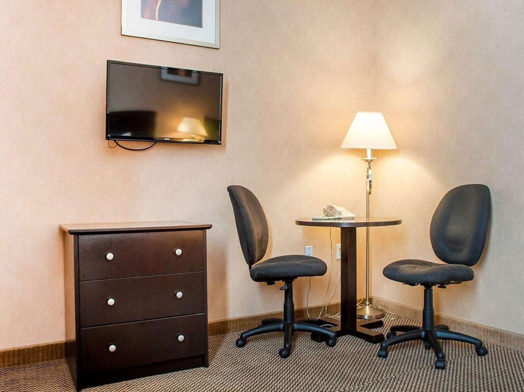 Woodstock Inn and Suites主图