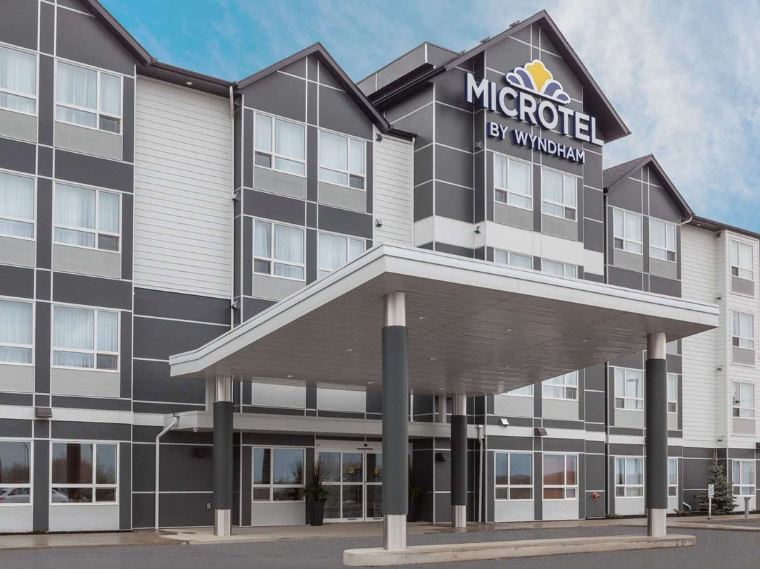 Microtel Inn & Suites by Wyndham Fort McMurray主图