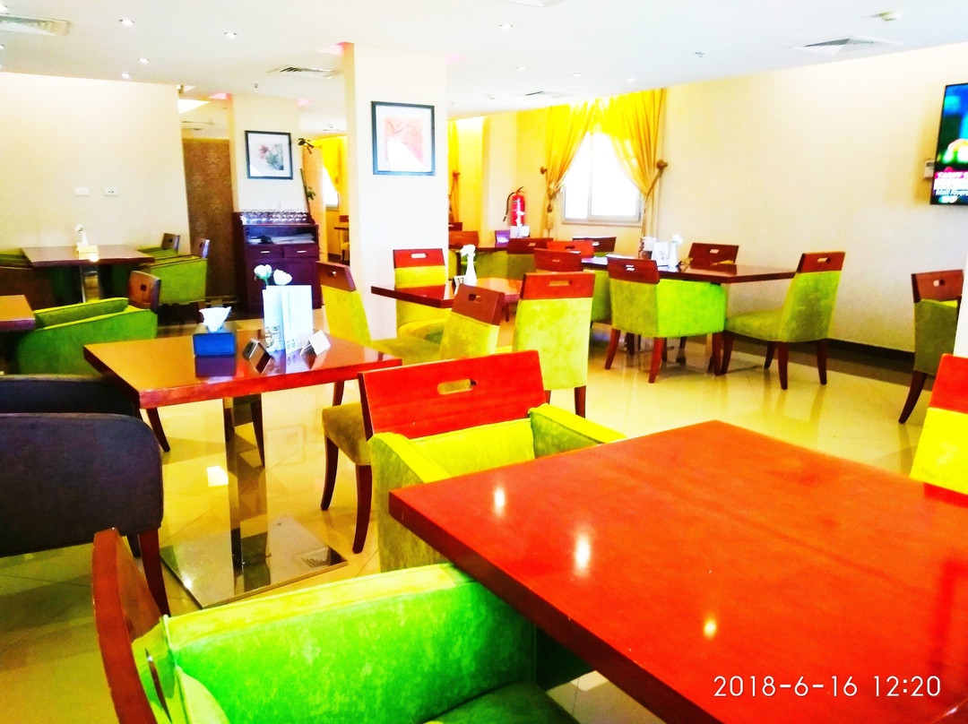 朱拜勒珊瑚湾酒店主图