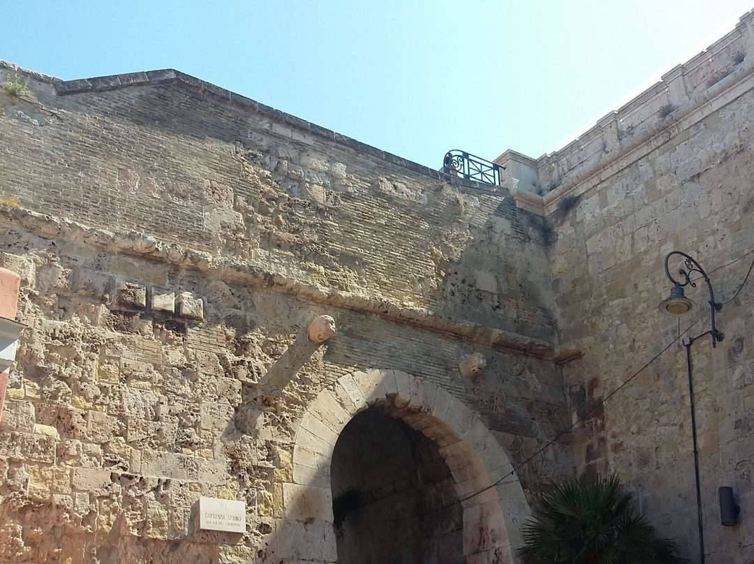 Porta Dei Due Leoni-卡利亚里省必去景点