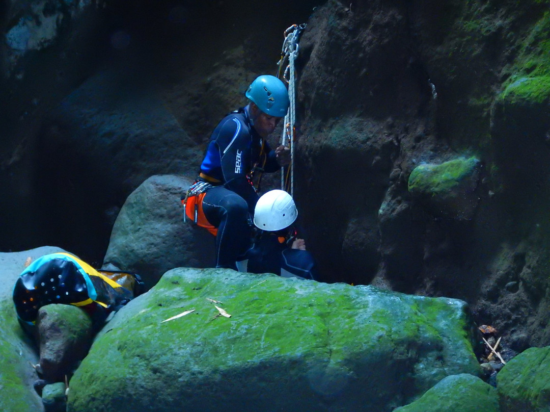 Vert-evad Canyoning-Fonds Saint Denis必去景点