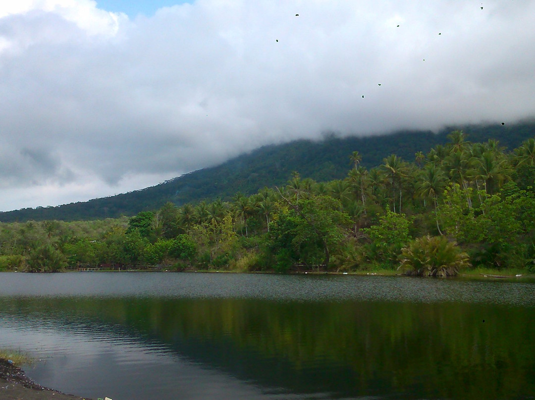 Lake Tolire Besar景点图片