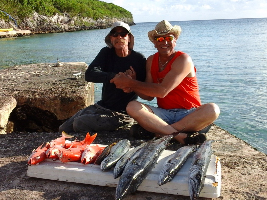 Capt Z Charter-Gregory Town必去景点