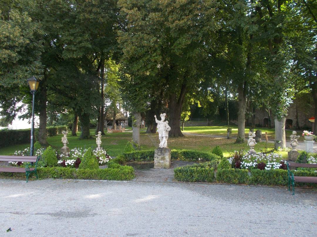 Schlosspark-莎丁必去景点