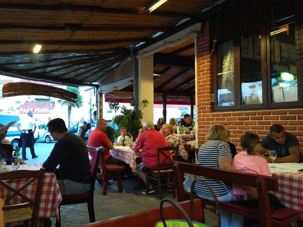佛迪赛餐馆和美食-Restoran & Pizzeria Simun