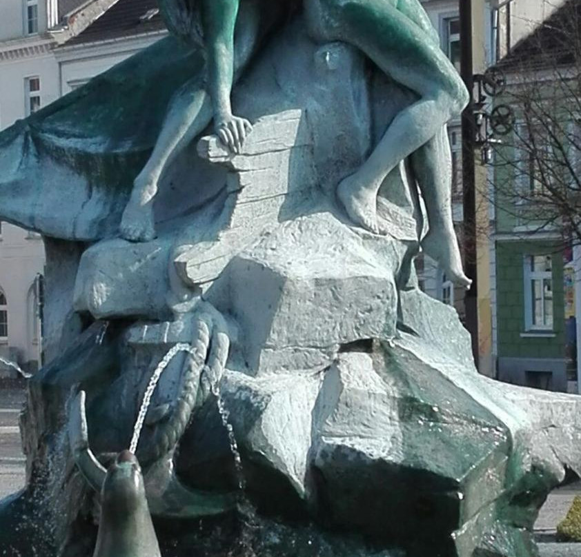 Brunnen "Rettung aus Seenot"-什未林必去景点