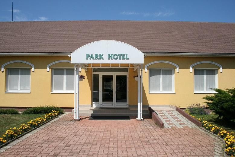 Park Hotel Es Rendezveny Centrum Babolna主图