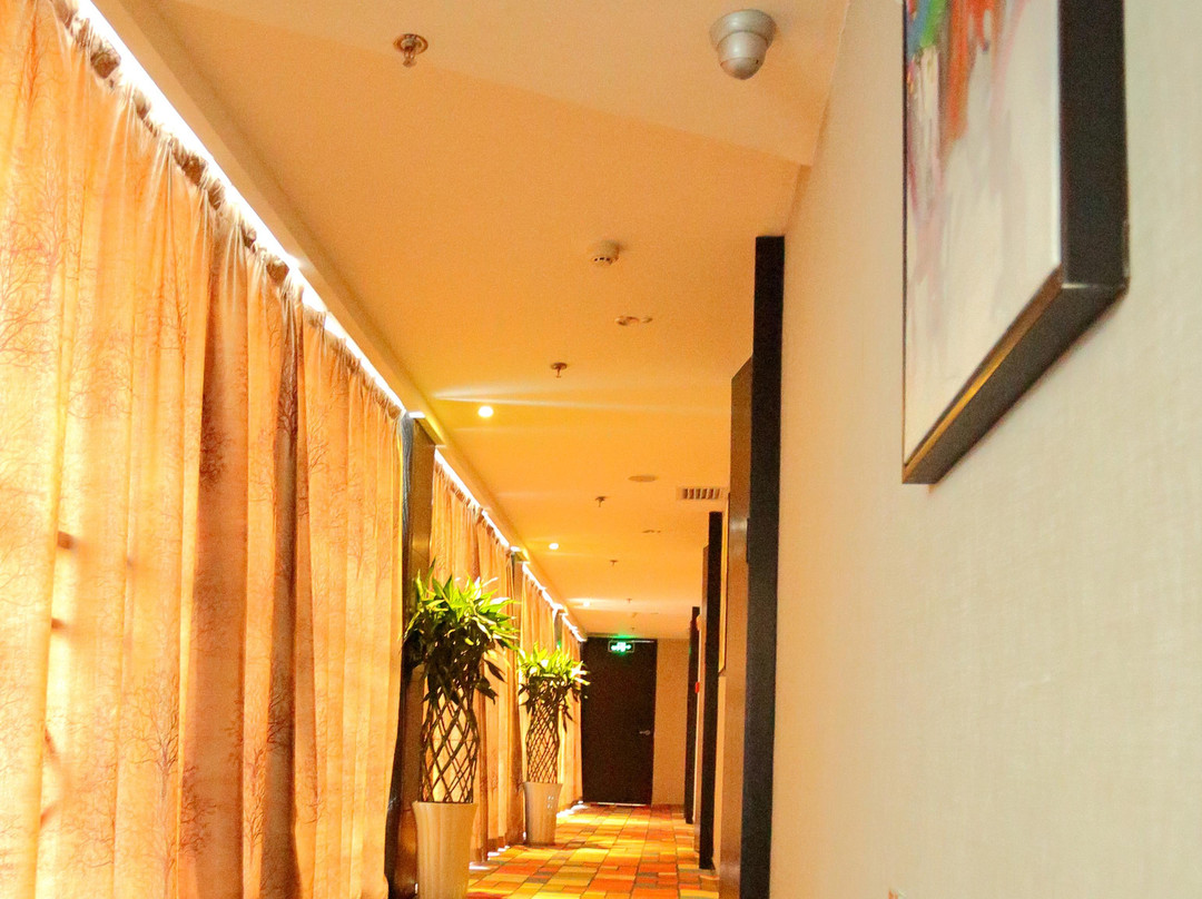 摩登时代酒店（汉中高铁站前进路夜市店）主图