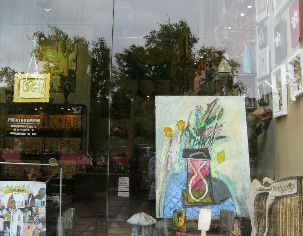 Art Gallery Le Papillon-瓦尔纳必去景点