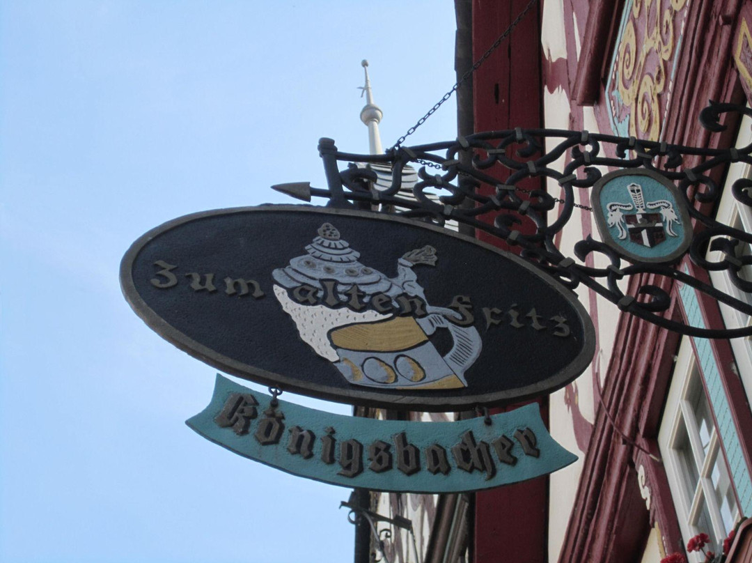 Marktplatz mit Ochsenbrunnen-Rhens必去景点