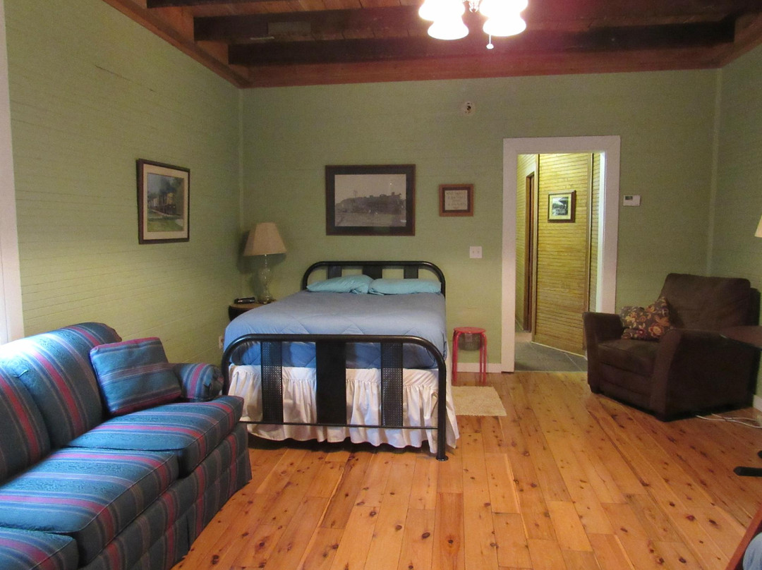 Railside Lodging