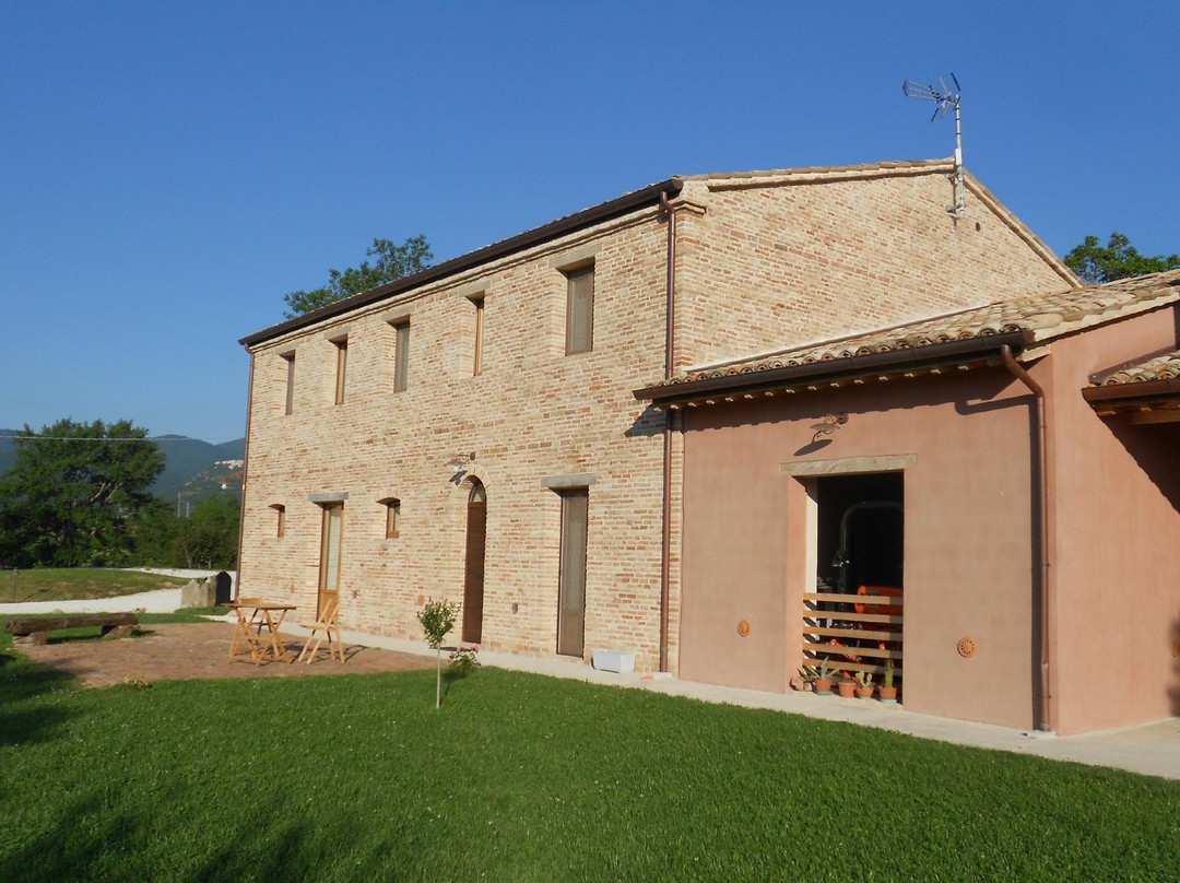 San Severino Marche酒店住宿-Agriturismo L' Isola Che Non C' Era