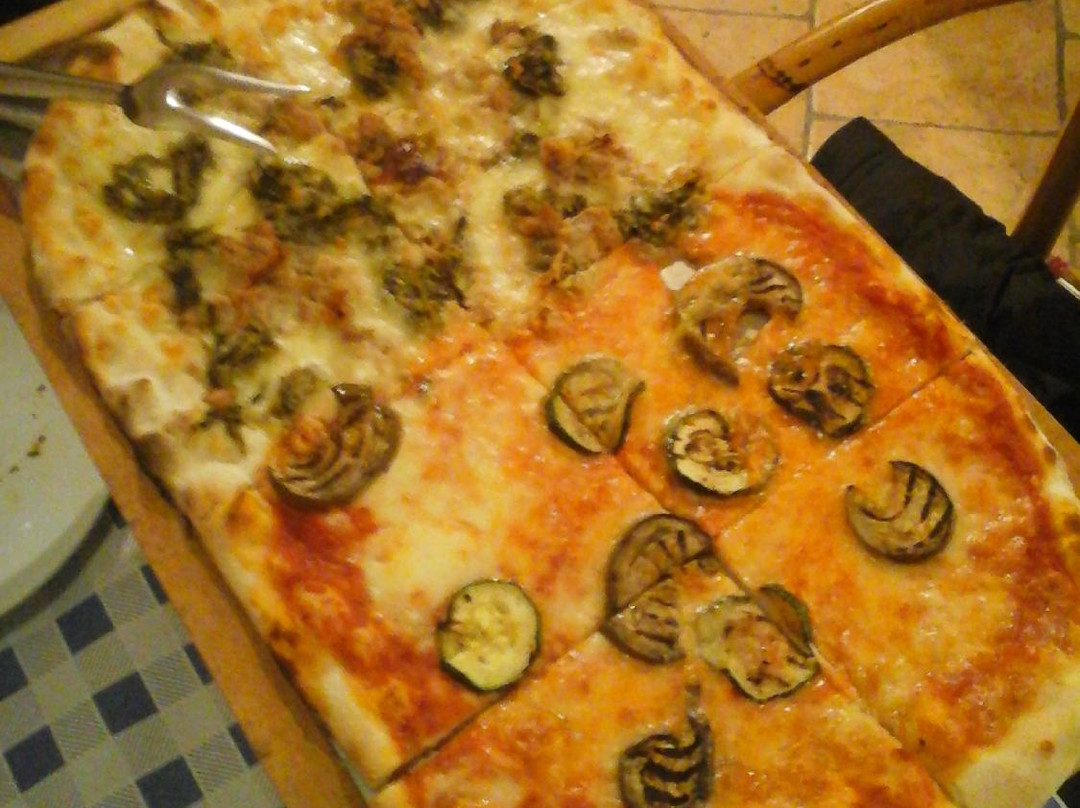 Maccheroni Pizzeria A Metro