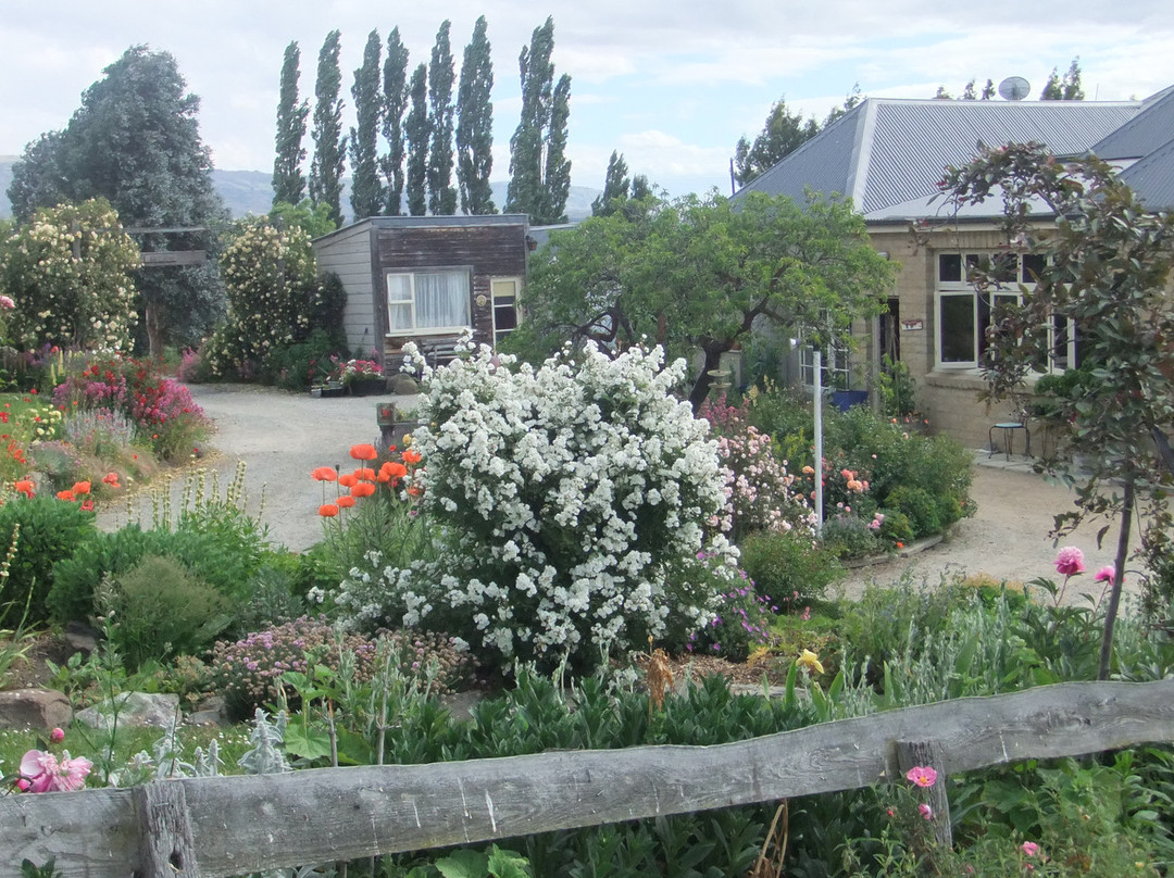 Komako Peonies & Garden Cottages