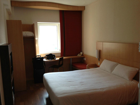 宜必思大连中山广场酒店主图