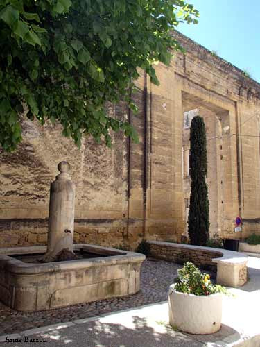 Cour des createurs de Lauris景点图片