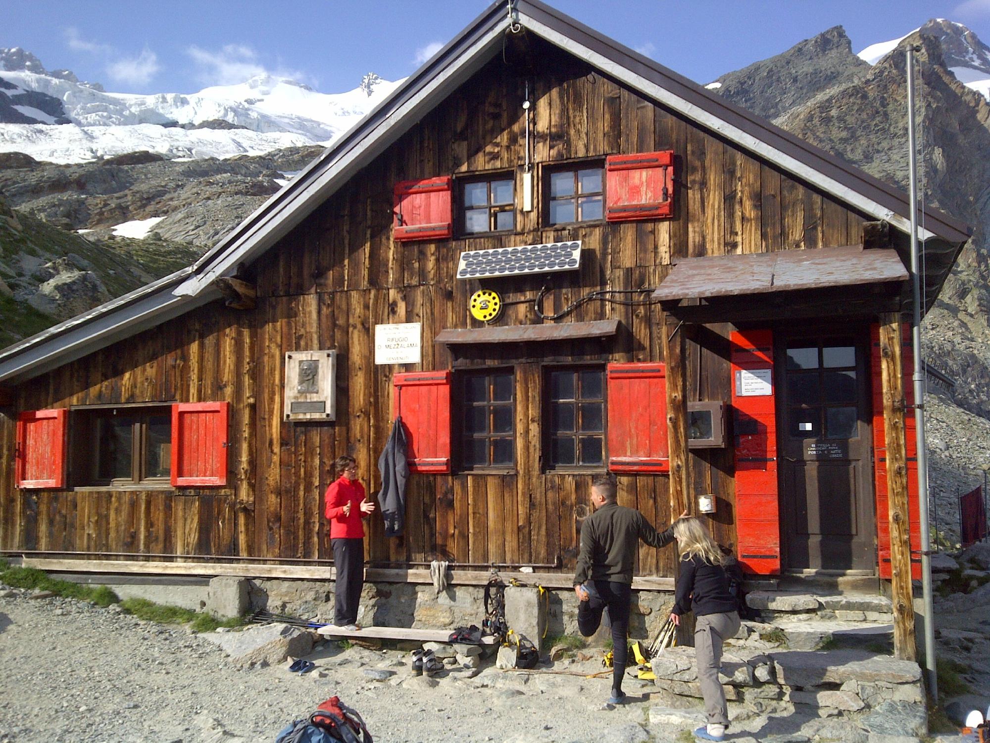 Mezzalama Refuge-浴室