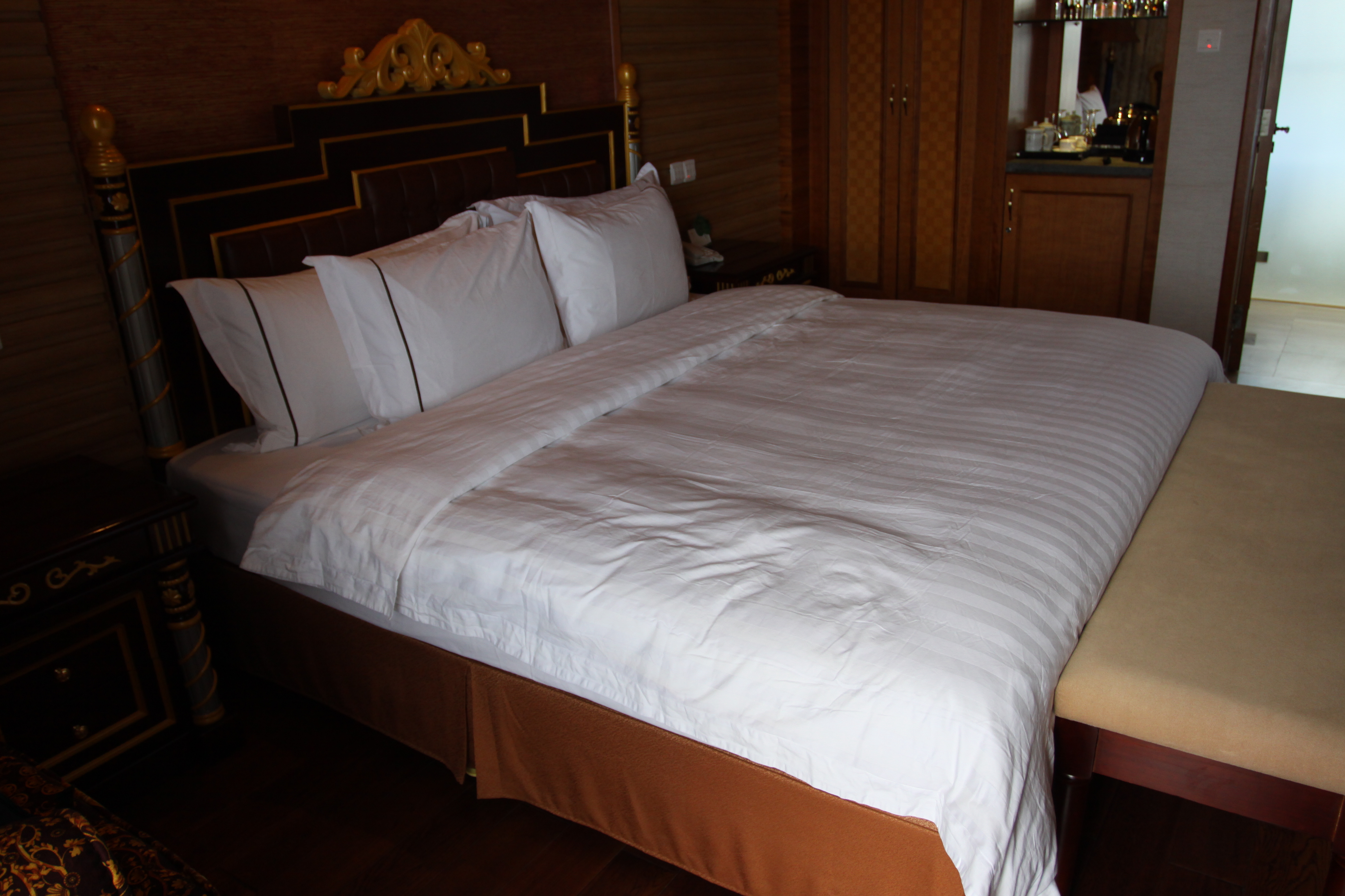 泸沽湖银湖岛大酒店-客卧