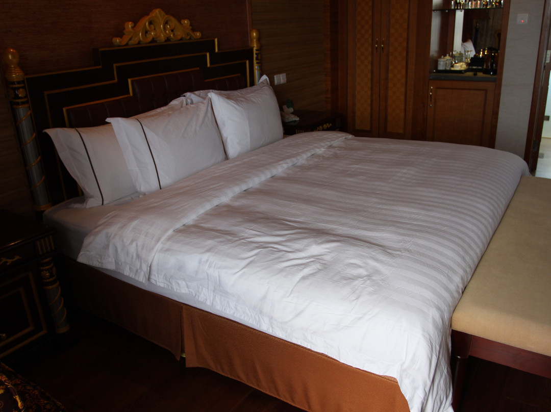 泸沽湖银湖岛大酒店主图