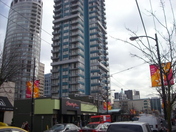 罗布森街-温哥华必去景点