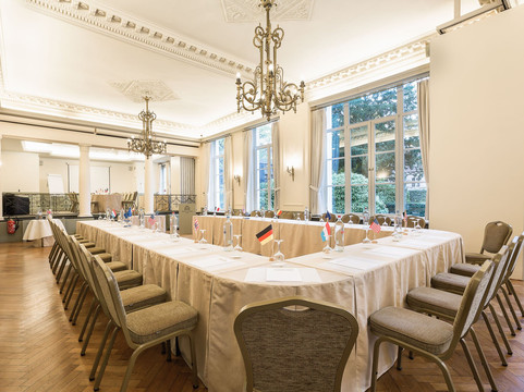 纳瓦拉酒店主图