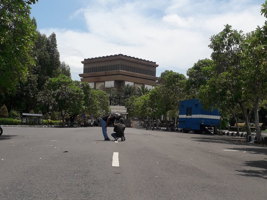 Simpang Lima Gumul Monument-谏义里必去景点