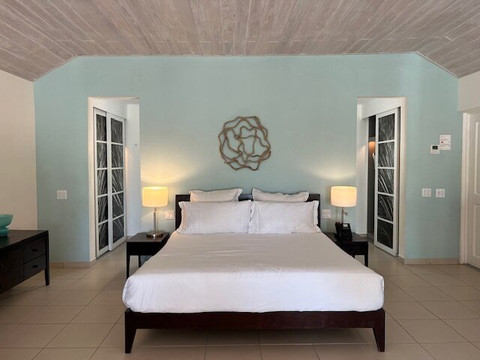 卡莱尔湾酒店主图