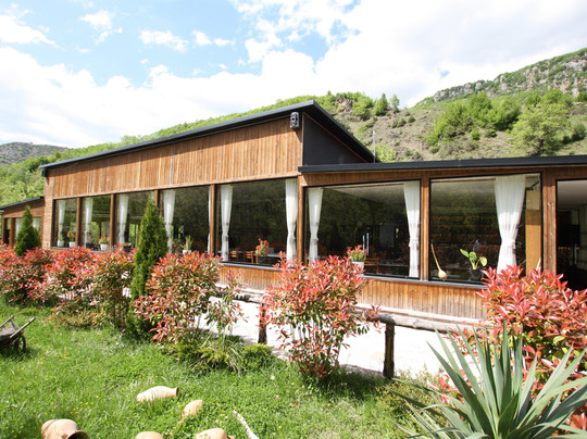 Lugina E Shëngjergjit & Bujtinat