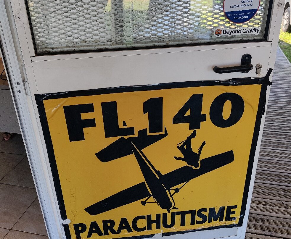 FL140 Parachutisme-Saint-Laurent-Medoc必去景点