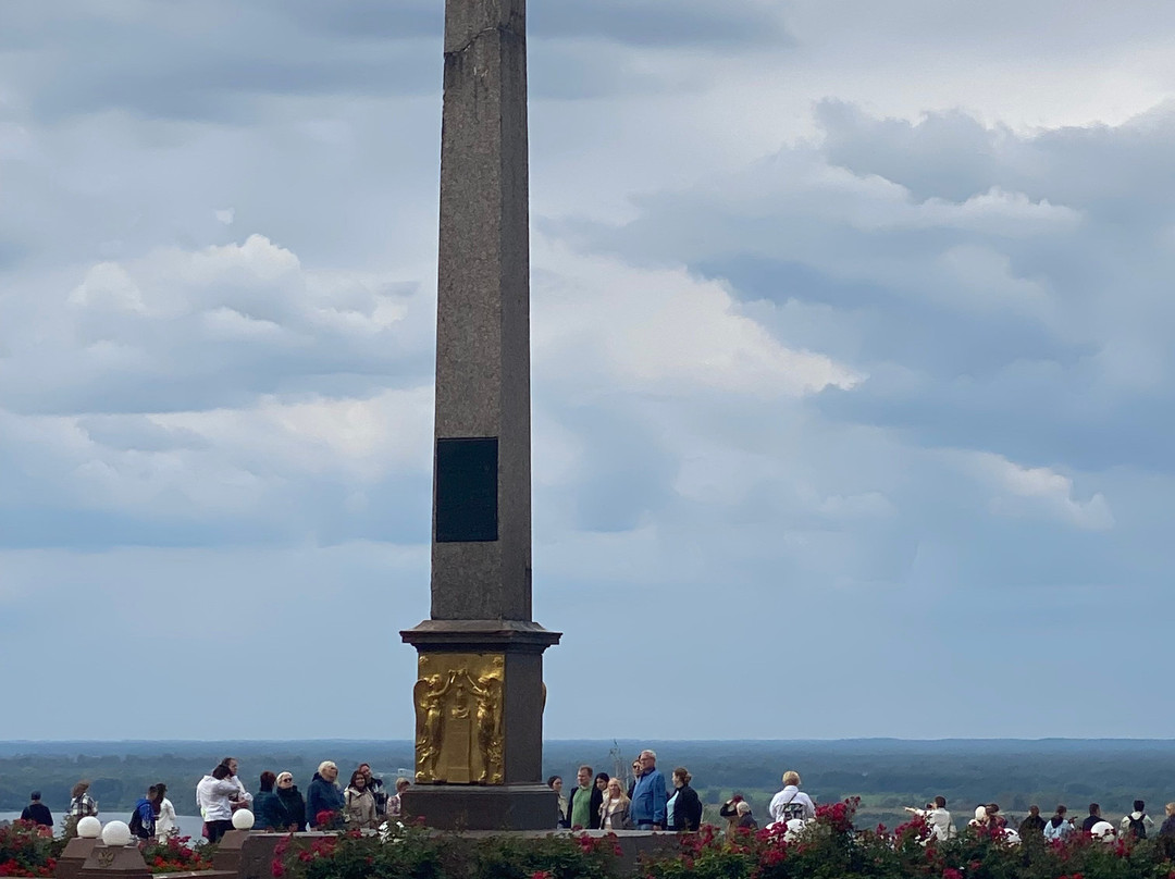 Obelisk to Minin and Pozharskiy景点图片